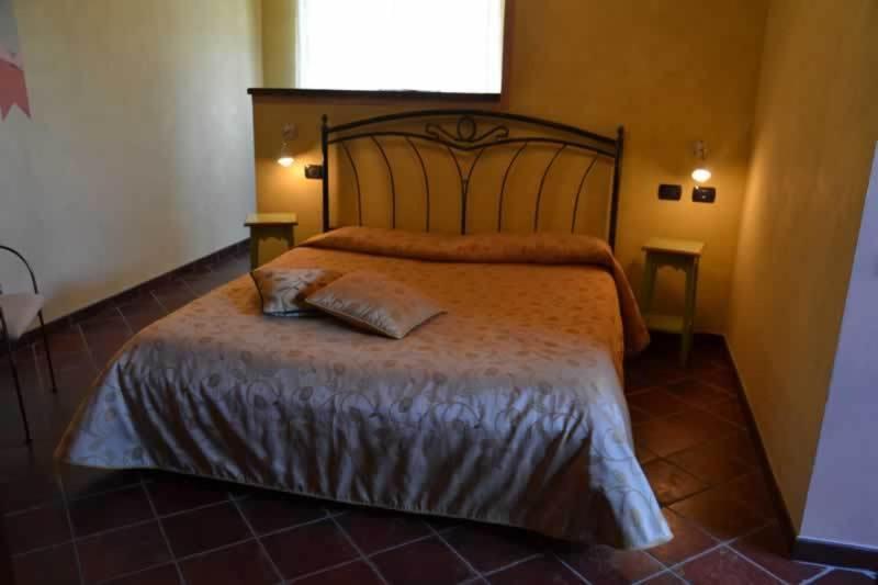 Trattoria Del Bivio Konuk evi Cerretto Langhe Oda fotoğraf