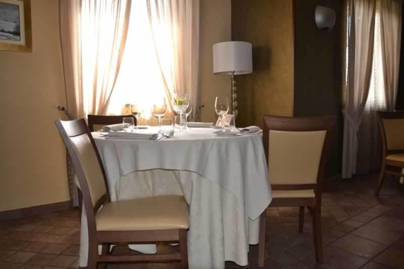 Trattoria Del Bivio Konuk evi Cerretto Langhe Dış mekan fotoğraf