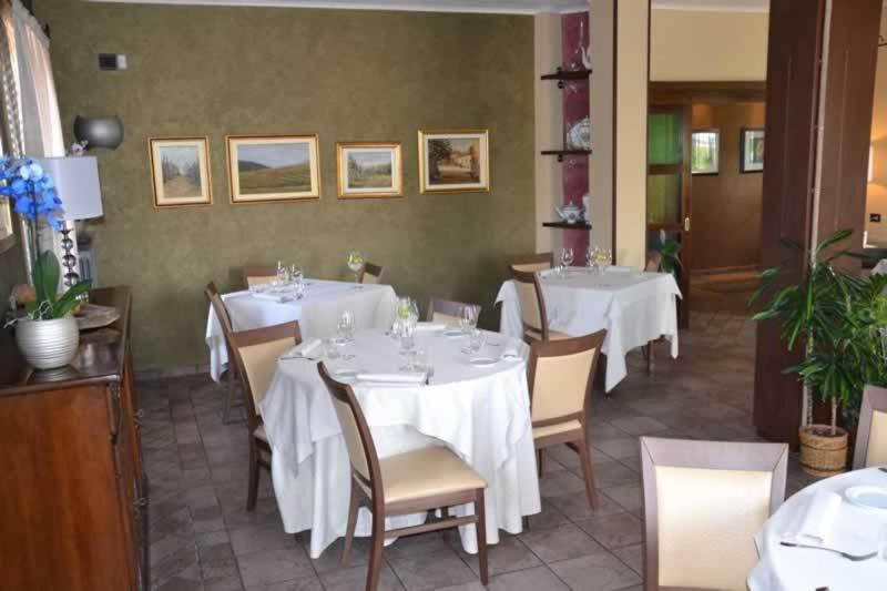 Trattoria Del Bivio Konuk evi Cerretto Langhe Dış mekan fotoğraf