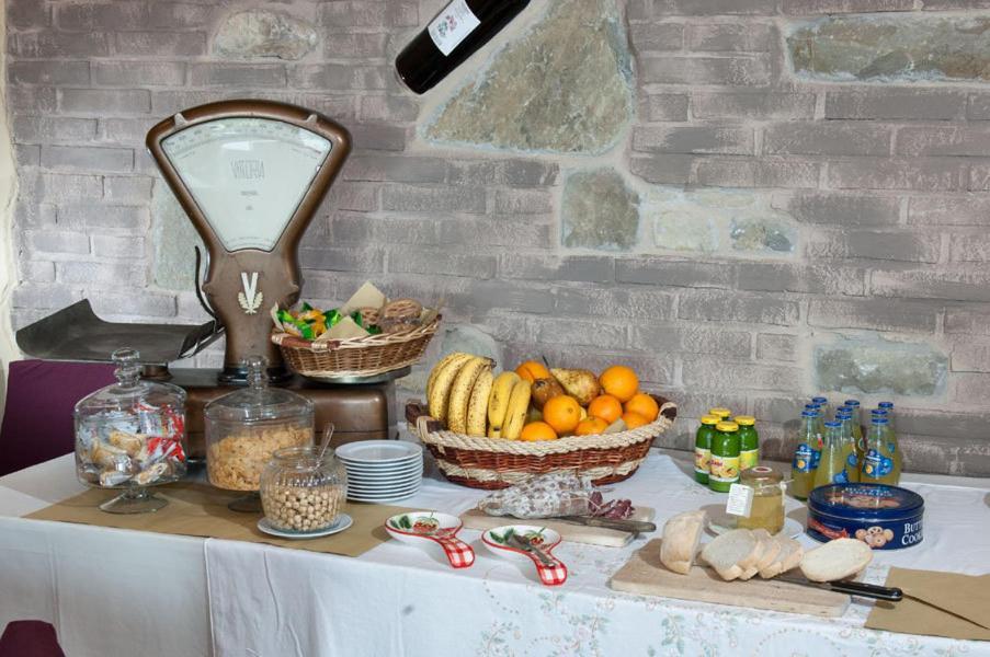 Trattoria Del Bivio Konuk evi Cerretto Langhe Dış mekan fotoğraf