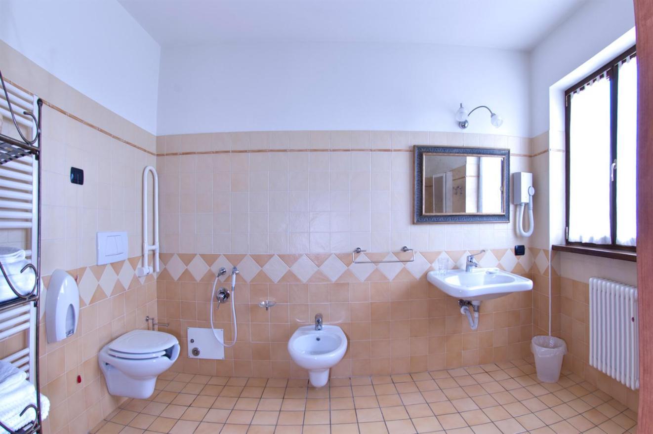 Trattoria Del Bivio Konuk evi Cerretto Langhe Dış mekan fotoğraf